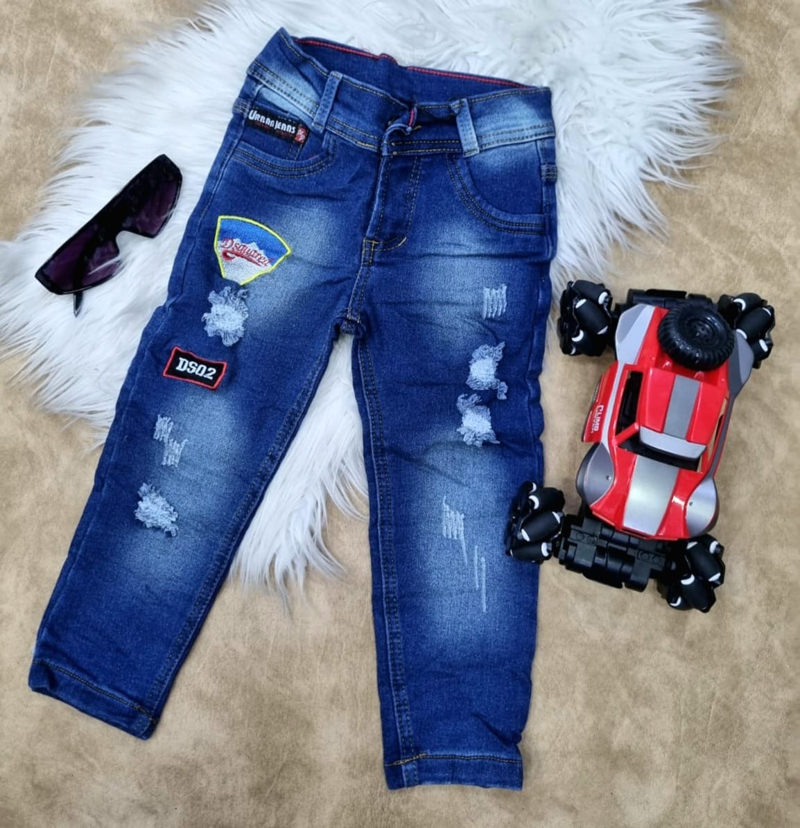 Jean para niño con parches