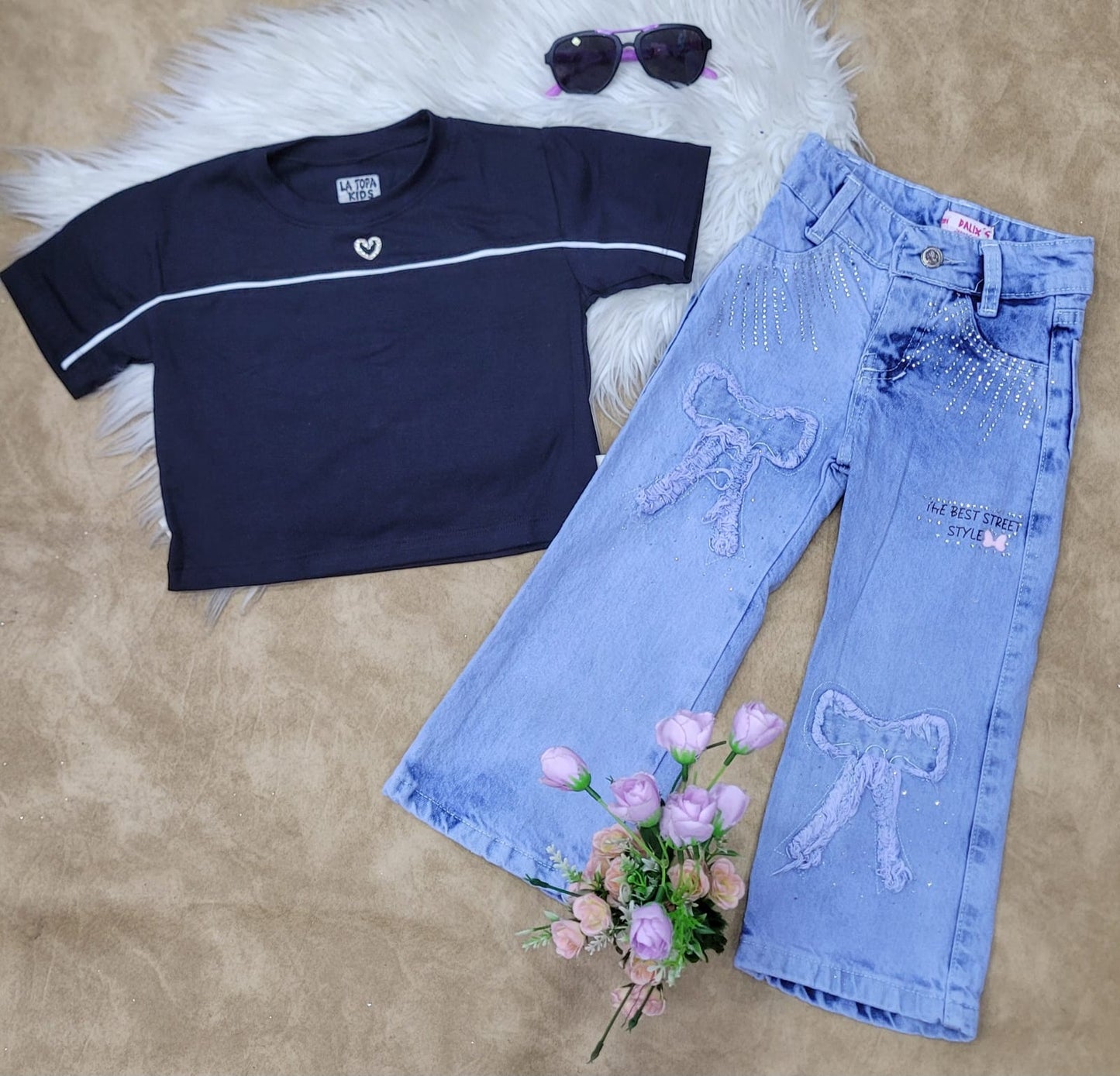 Conjunto para niña con camiseta corta y jean con lazos