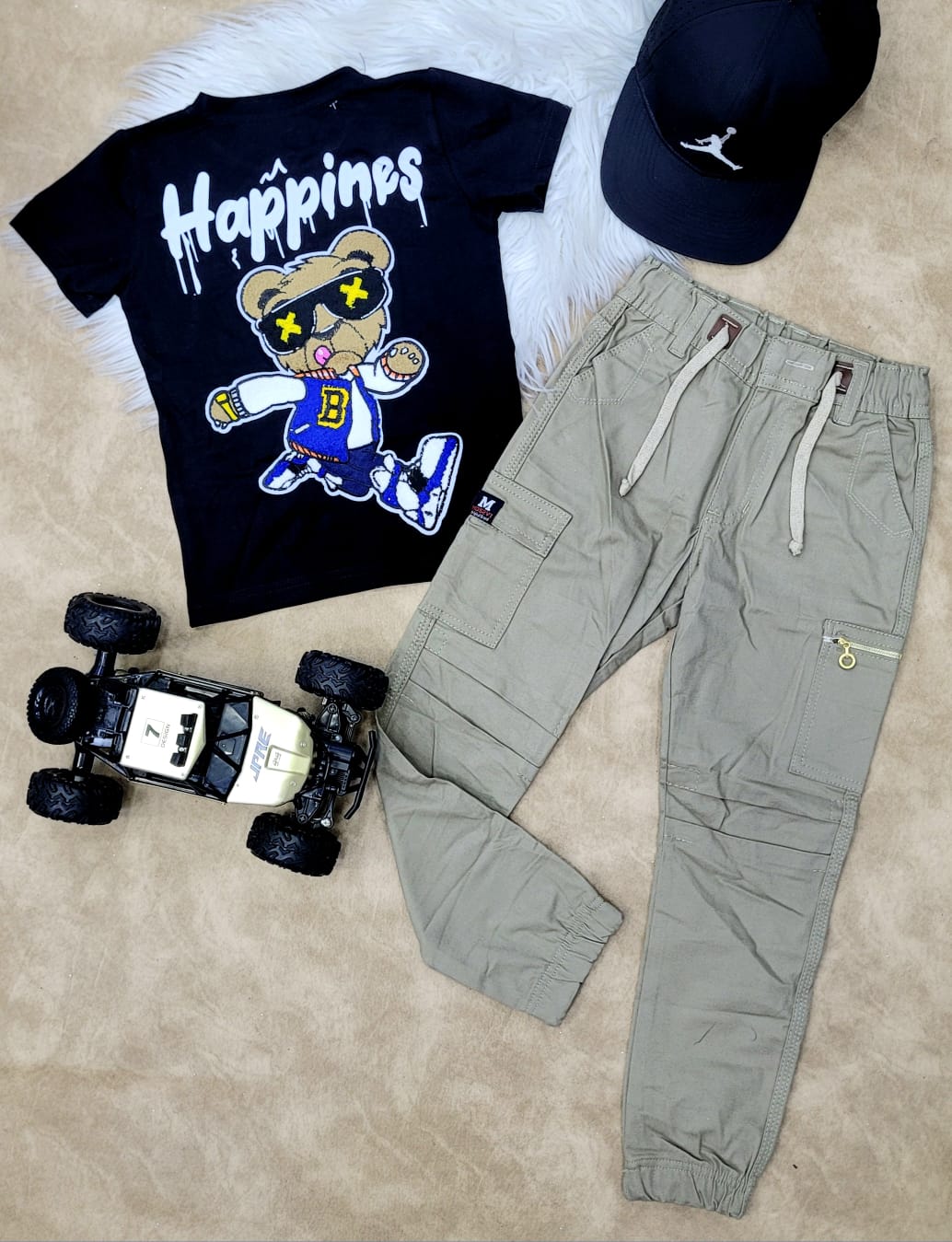 Conjunto para niño con pantalón camuflado beige
