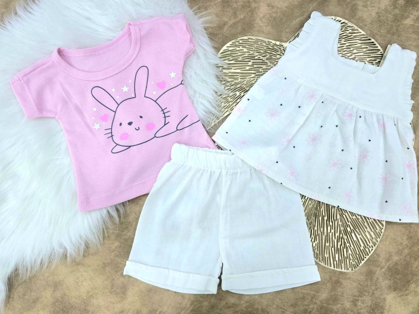 Conjunto bebé niña conejita margaritas (3 piezas)