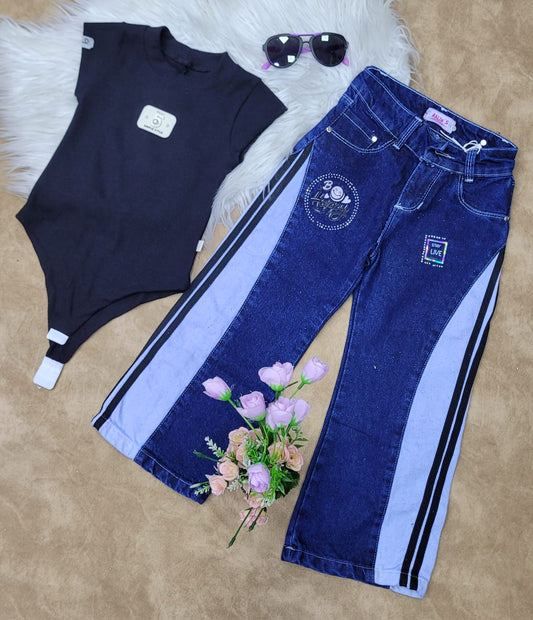 Conjunto para niña con body negro y jean con franjas laterales
