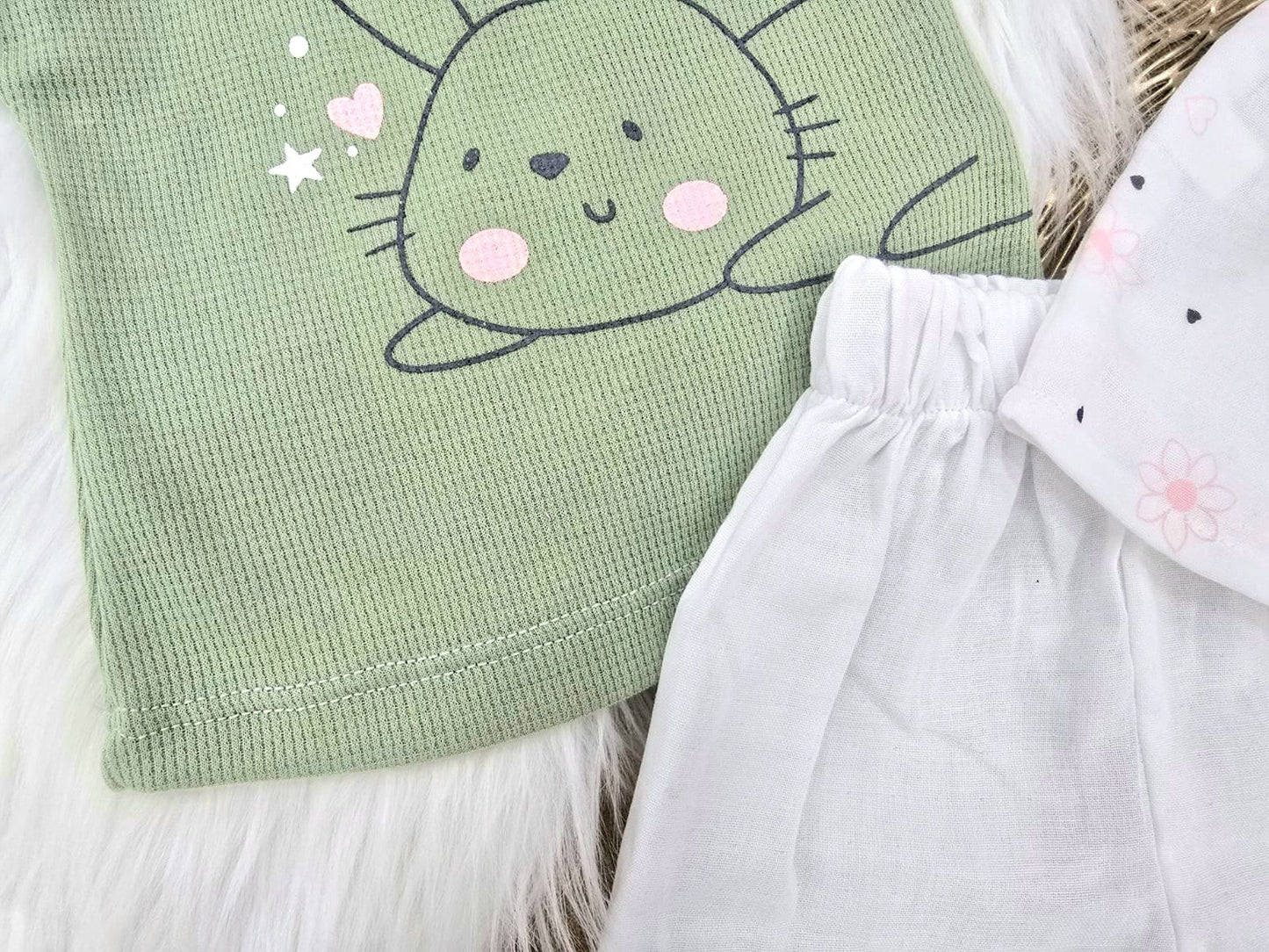 Conjunto bebé niña conejita margaritas (3 piezas)